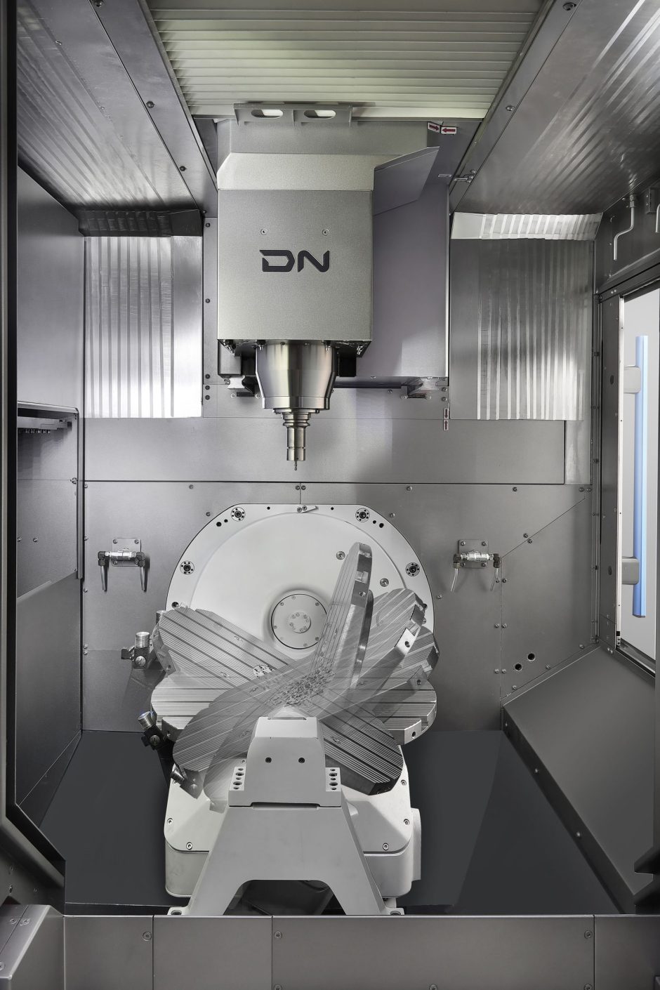 Interior of a second generation DVF 5000 simultaneous 5 axis machining centre